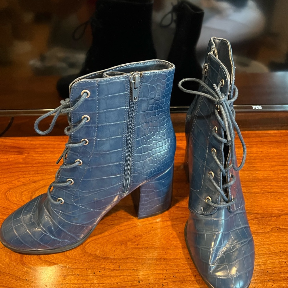 BLUE SNAKE-SKINNED TIED BOOTIES